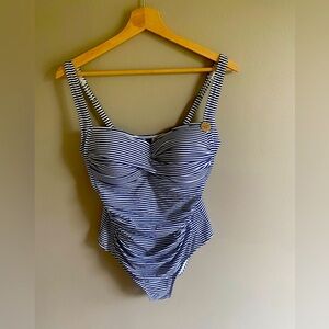 Nip Tuck‎ SWIM Women 10 One Piece Swimsuit Bathing Suit Striped White Navy Blue